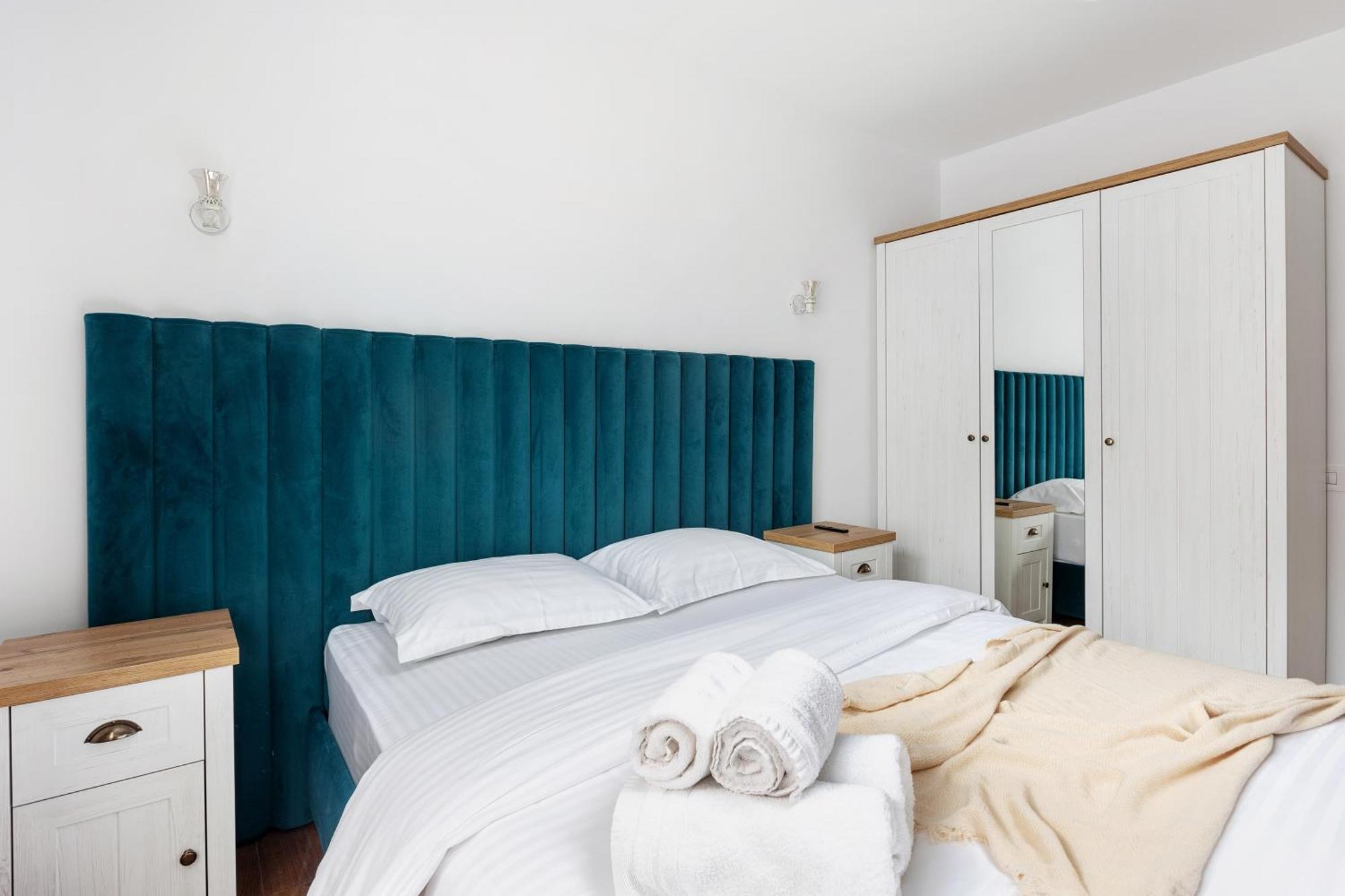 Peak Aparthotel - Old Town - By Cityhost Brasov Ngoại thất bức ảnh