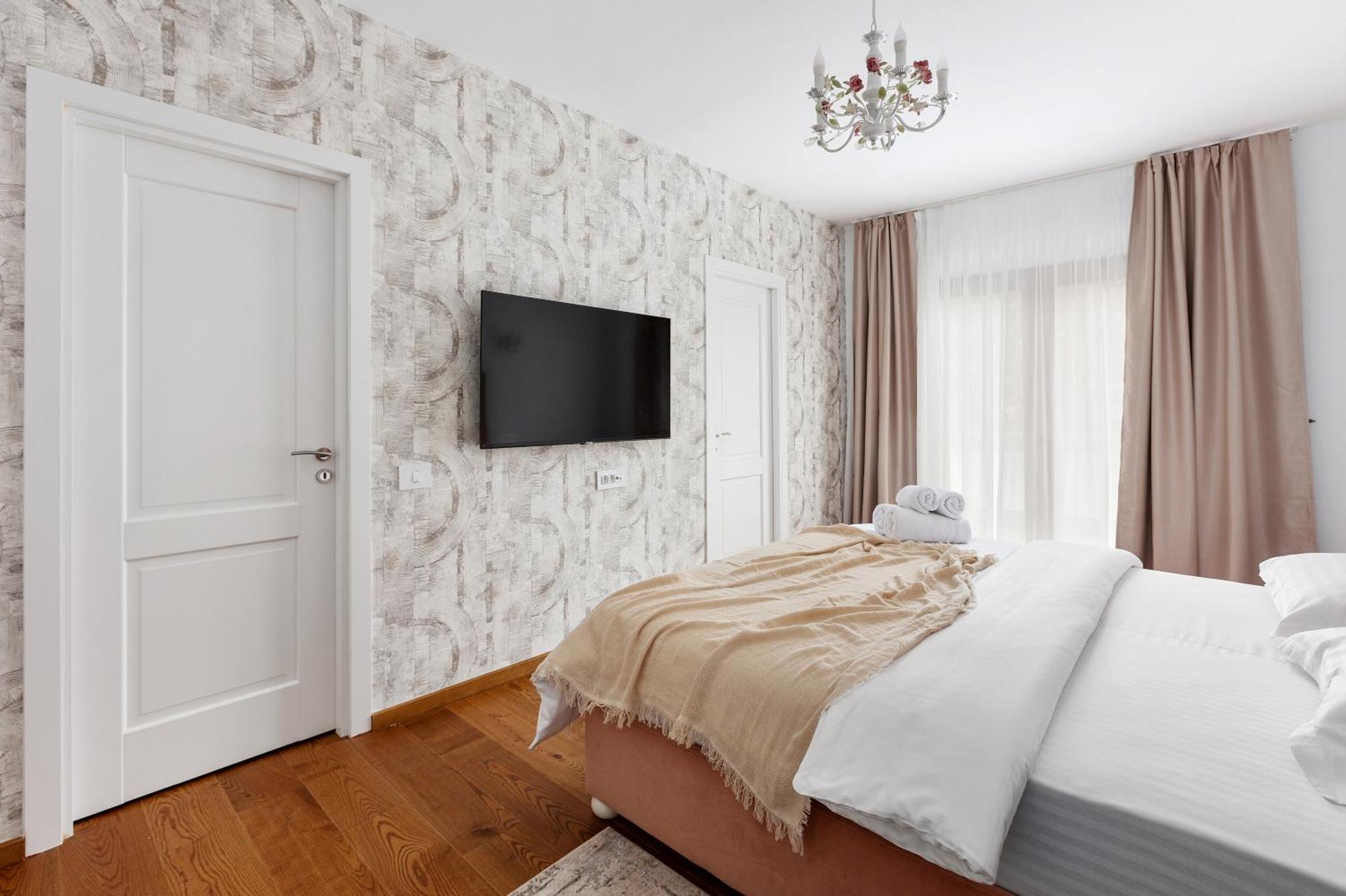 Peak Aparthotel - Old Town - By Cityhost Brasov Ngoại thất bức ảnh