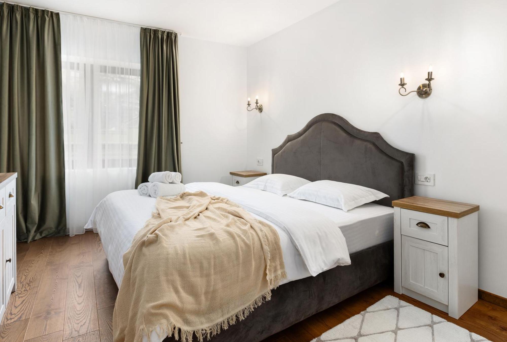Peak Aparthotel - Old Town - By Cityhost Brasov Ngoại thất bức ảnh