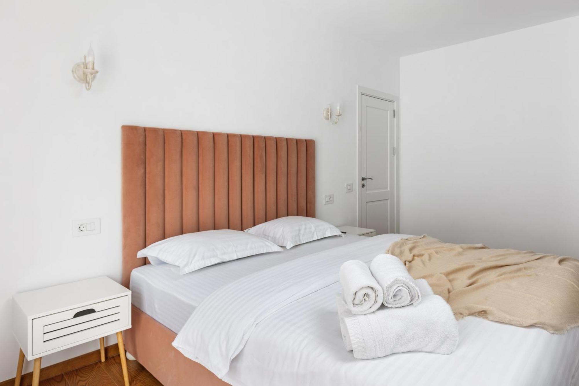 Peak Aparthotel - Old Town - By Cityhost Brasov Ngoại thất bức ảnh