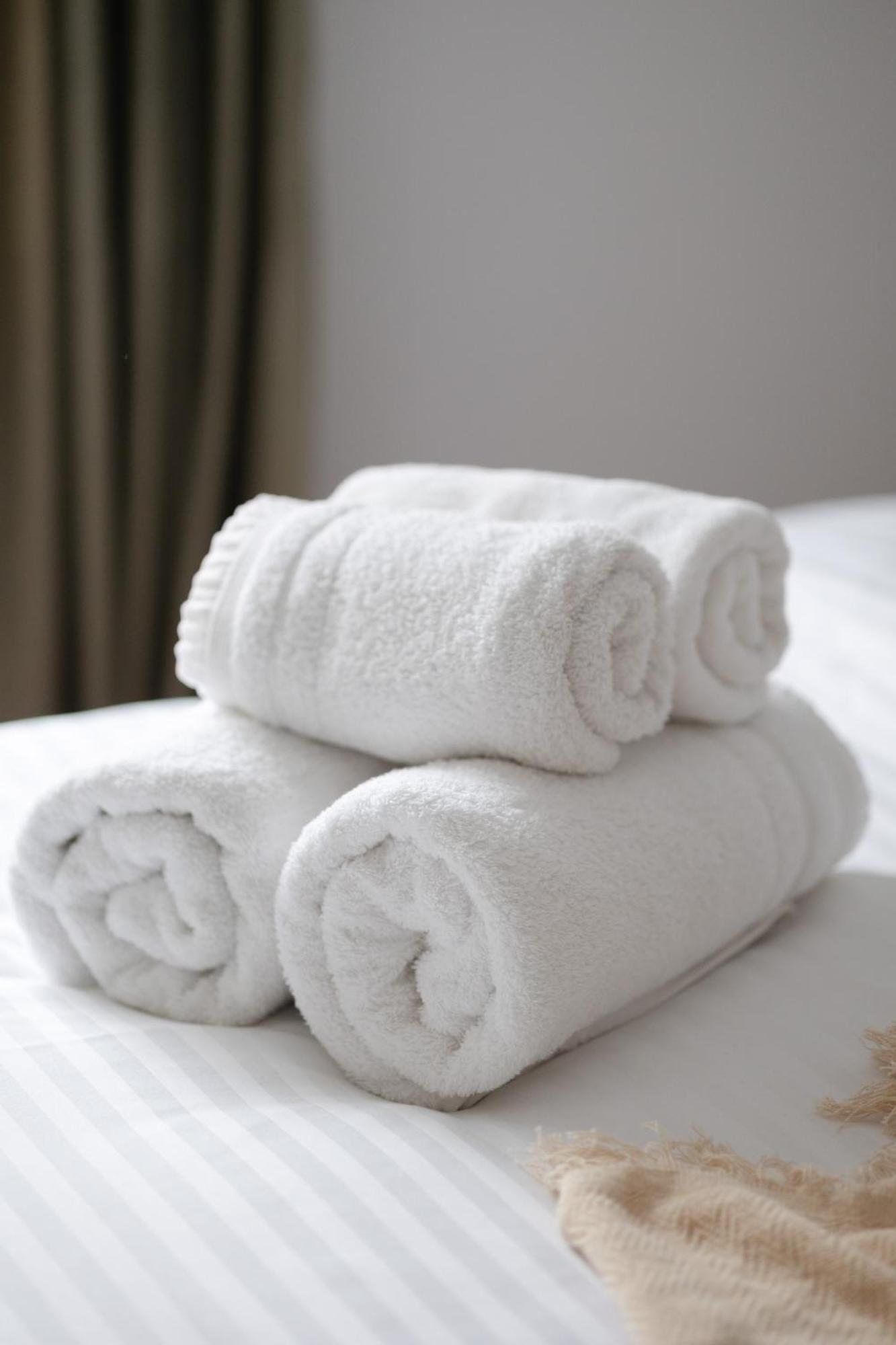 Peak Aparthotel - Old Town - By Cityhost Brasov Ngoại thất bức ảnh