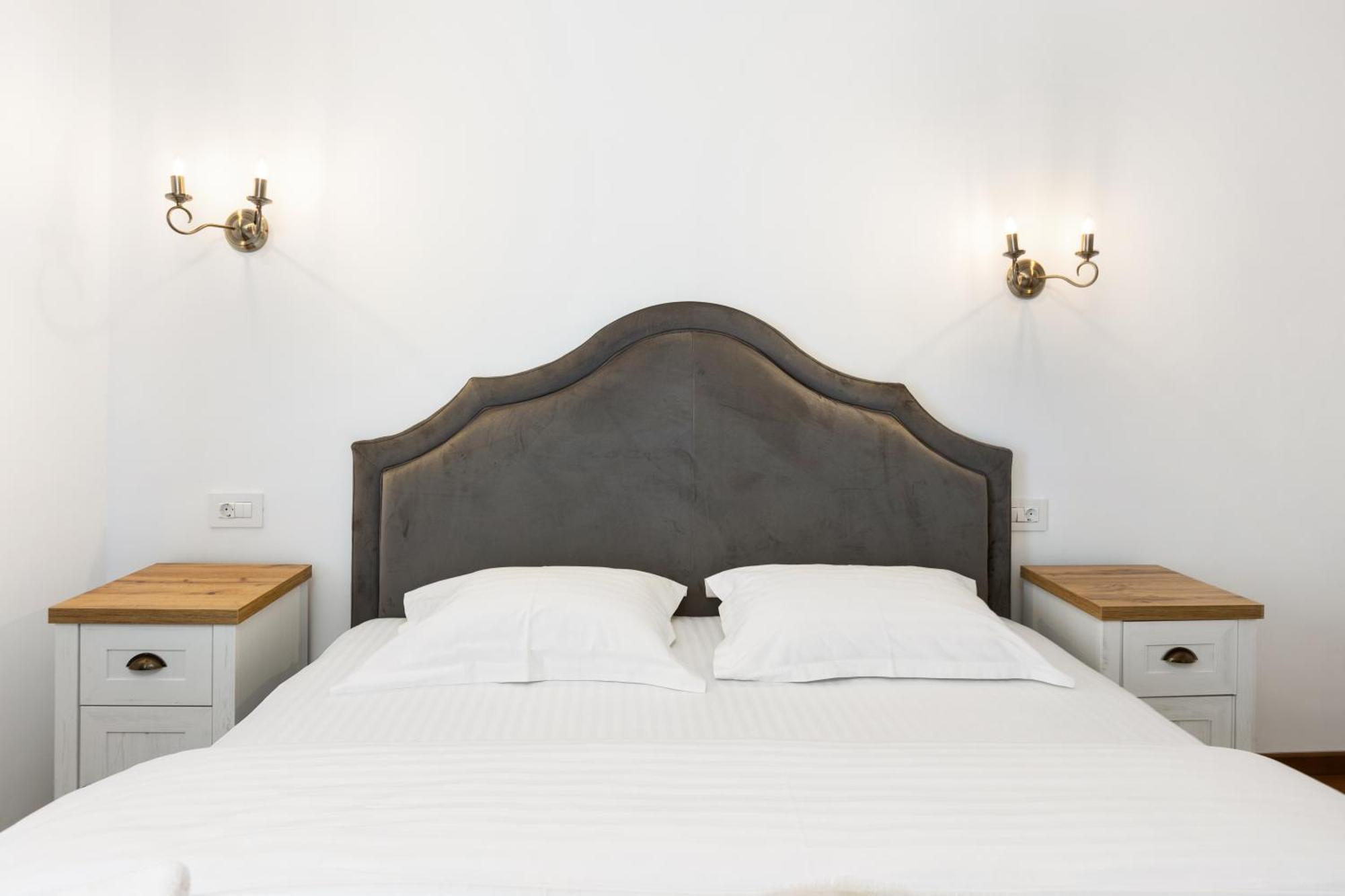 Peak Aparthotel - Old Town - By Cityhost Brasov Ngoại thất bức ảnh