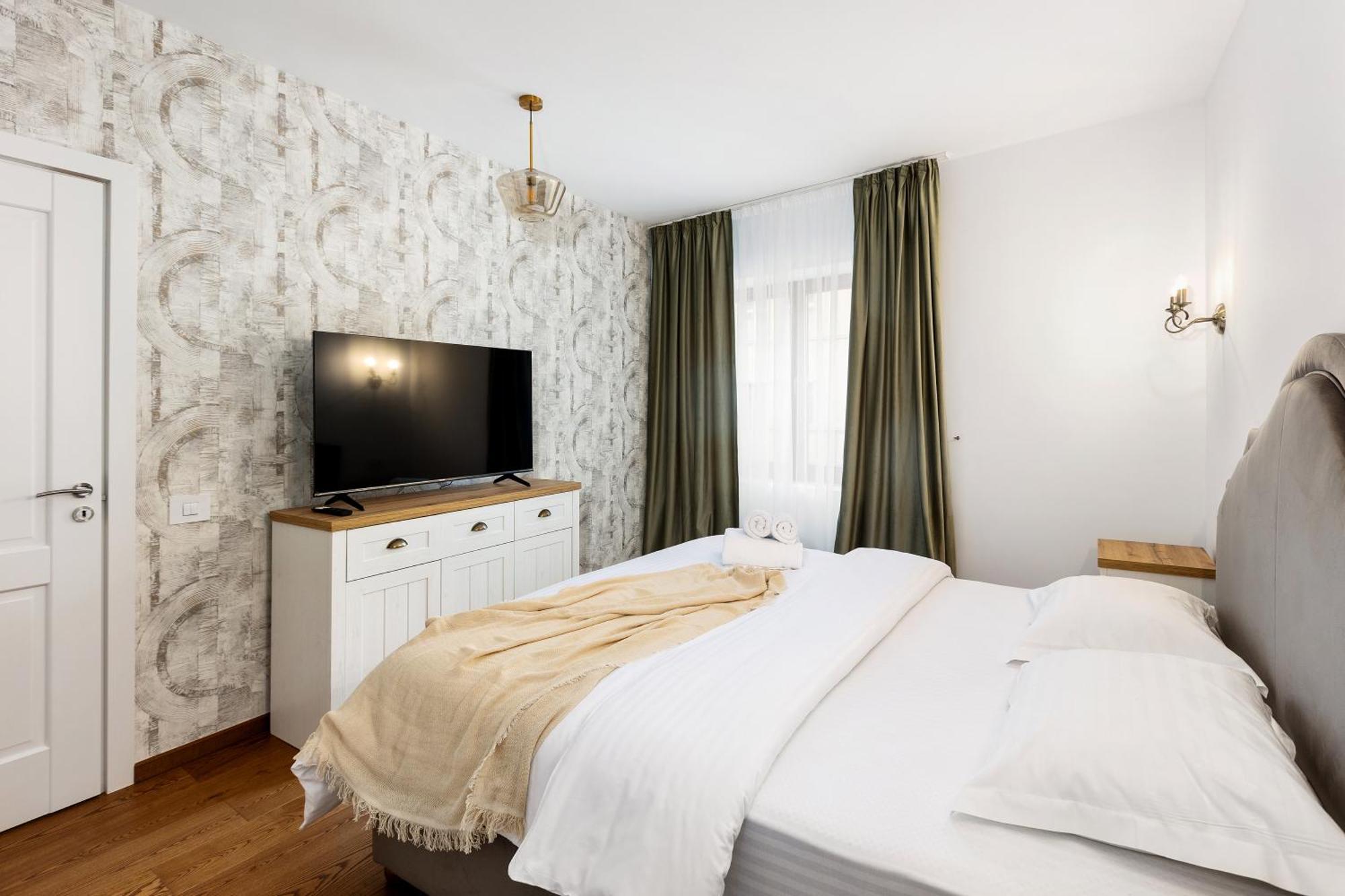 Peak Aparthotel - Old Town - By Cityhost Brasov Ngoại thất bức ảnh
