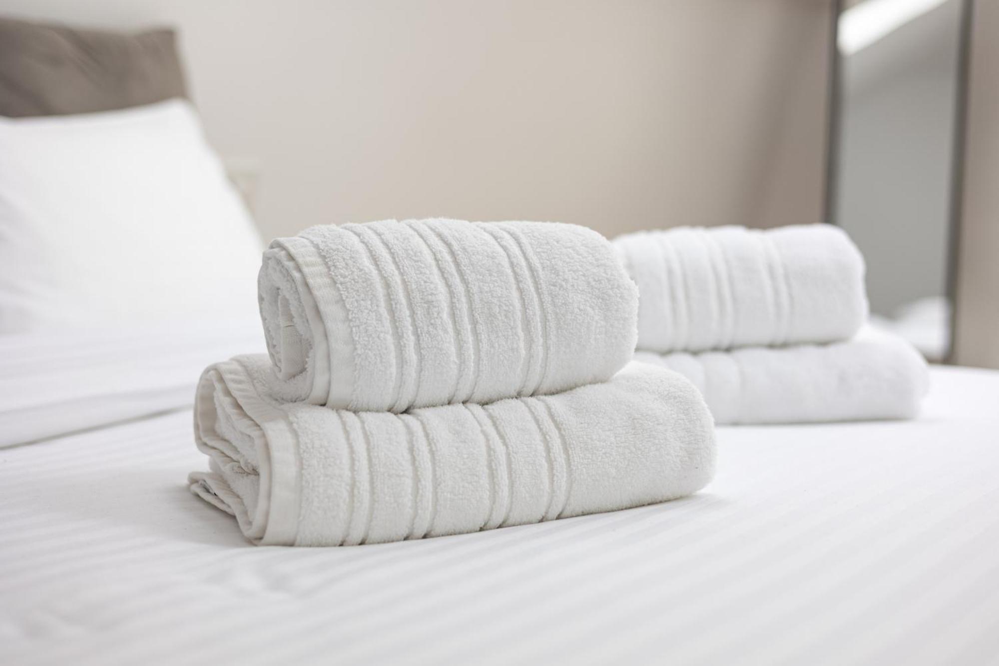 Peak Aparthotel - Old Town - By Cityhost Brasov Ngoại thất bức ảnh