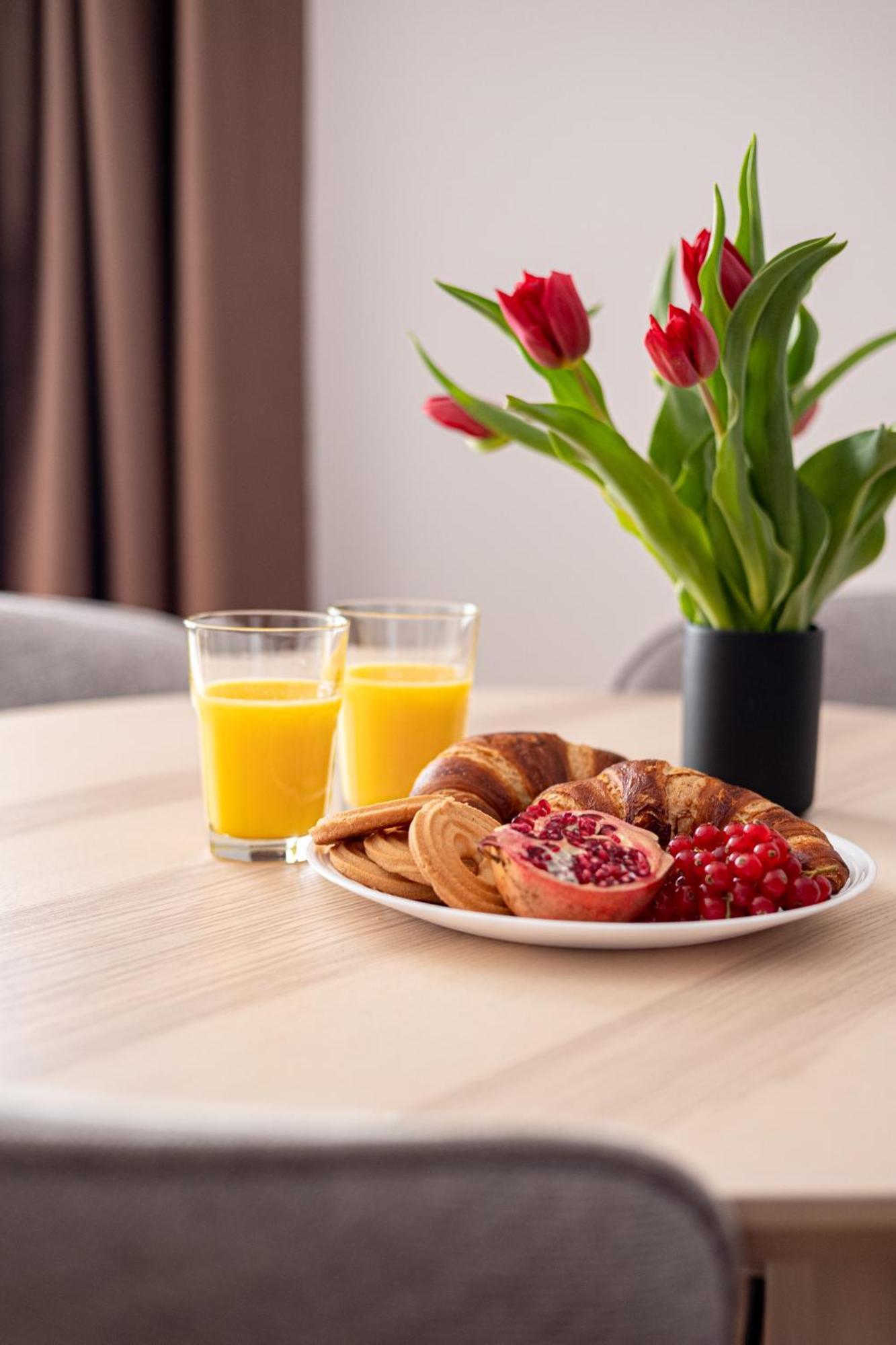 Peak Aparthotel - Old Town - By Cityhost Brasov Ngoại thất bức ảnh