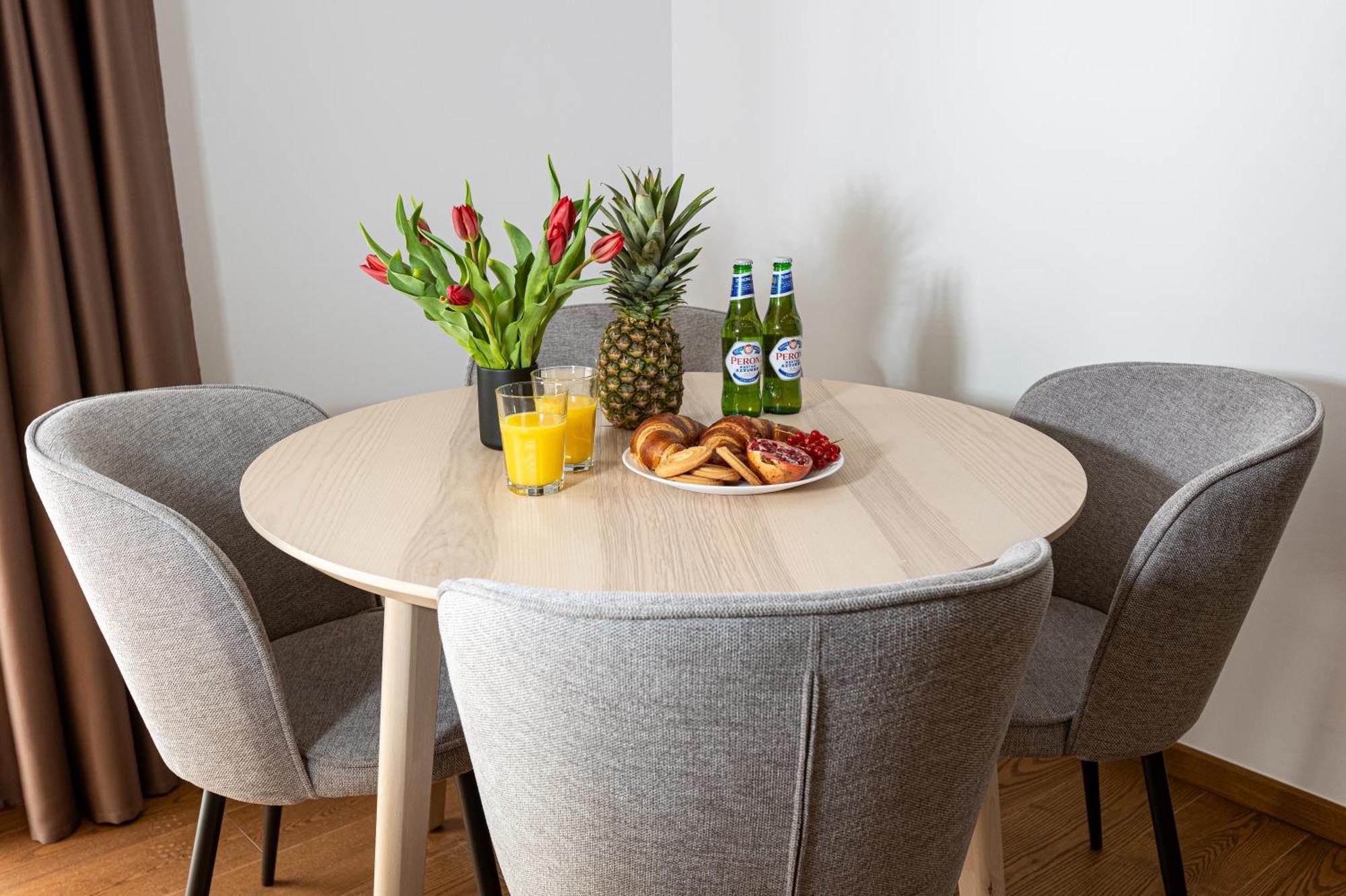 Peak Aparthotel - Old Town - By Cityhost Brasov Ngoại thất bức ảnh