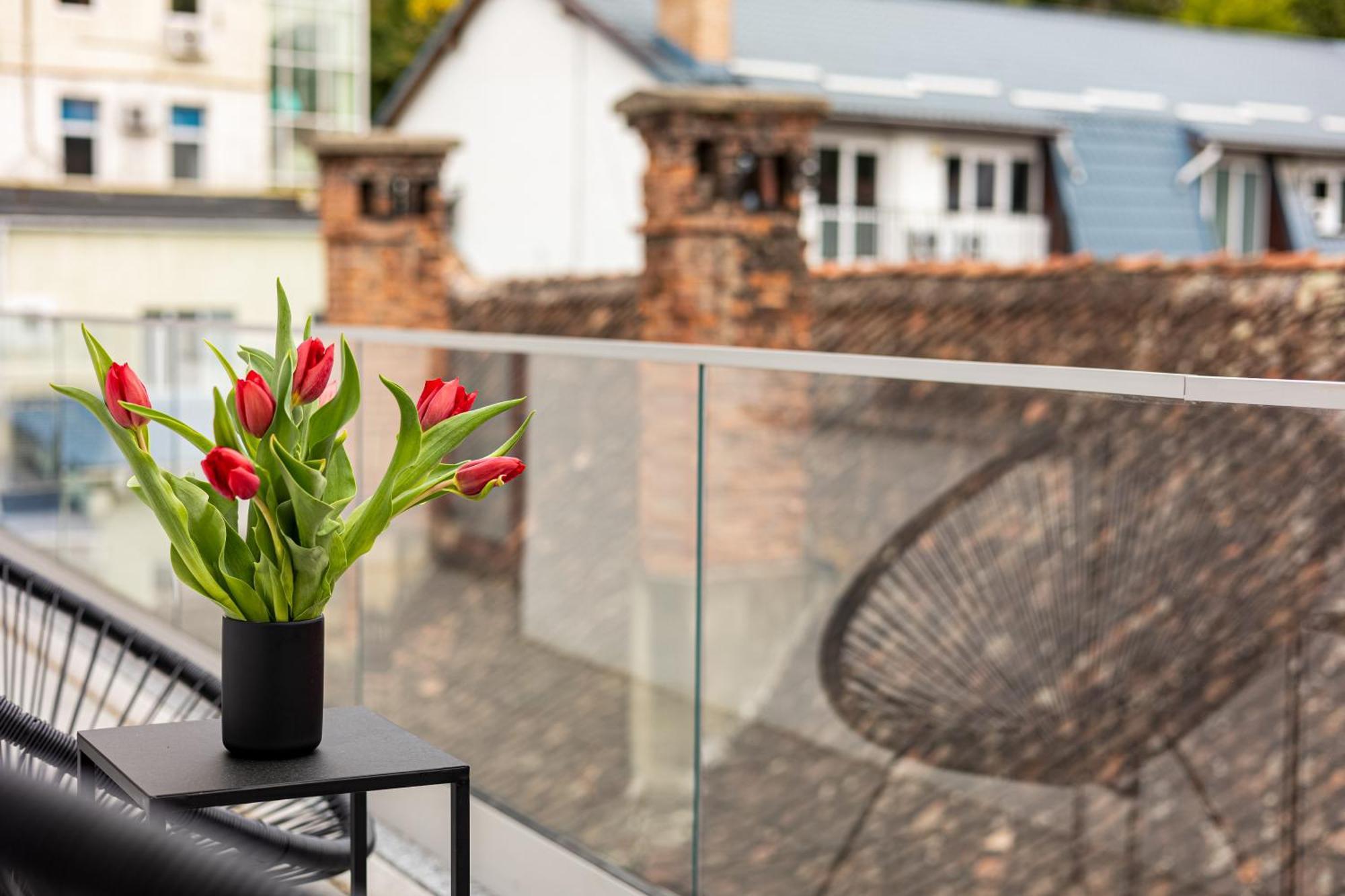 Peak Aparthotel - Old Town - By Cityhost Brasov Ngoại thất bức ảnh