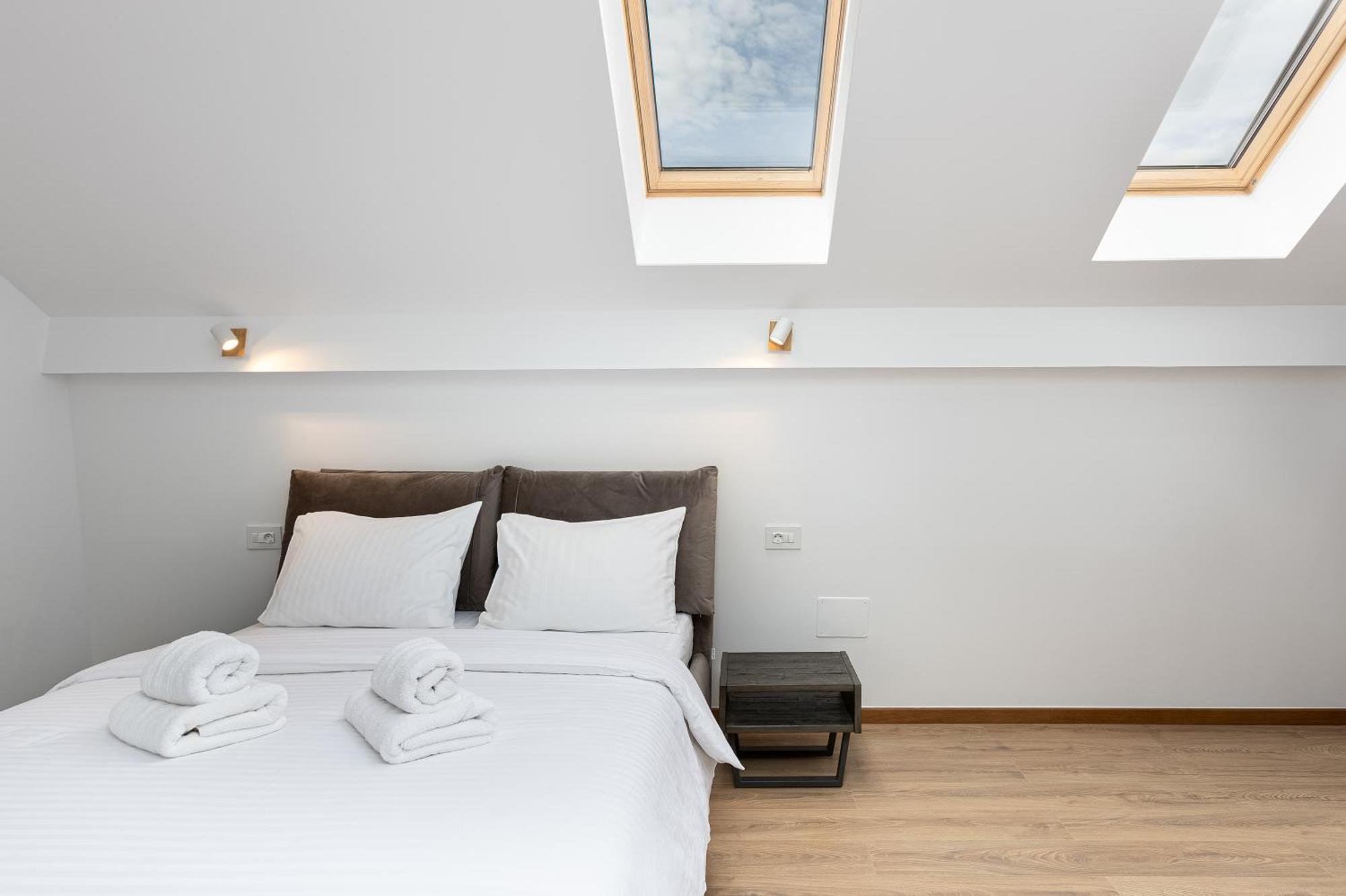 Peak Aparthotel - Old Town - By Cityhost Brasov Ngoại thất bức ảnh