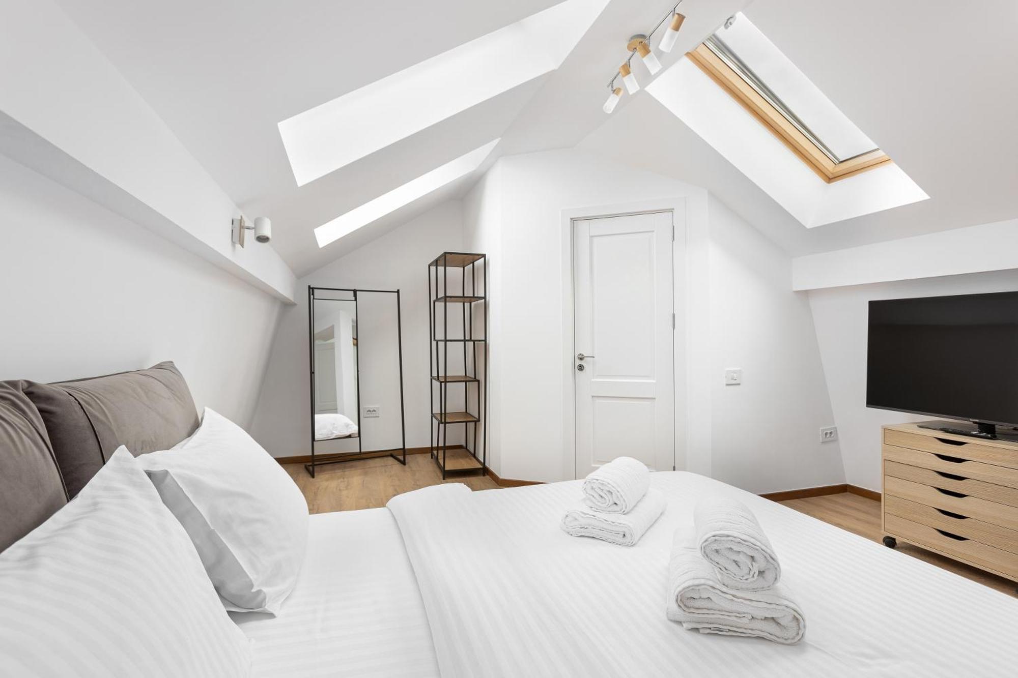 Peak Aparthotel - Old Town - By Cityhost Brasov Ngoại thất bức ảnh