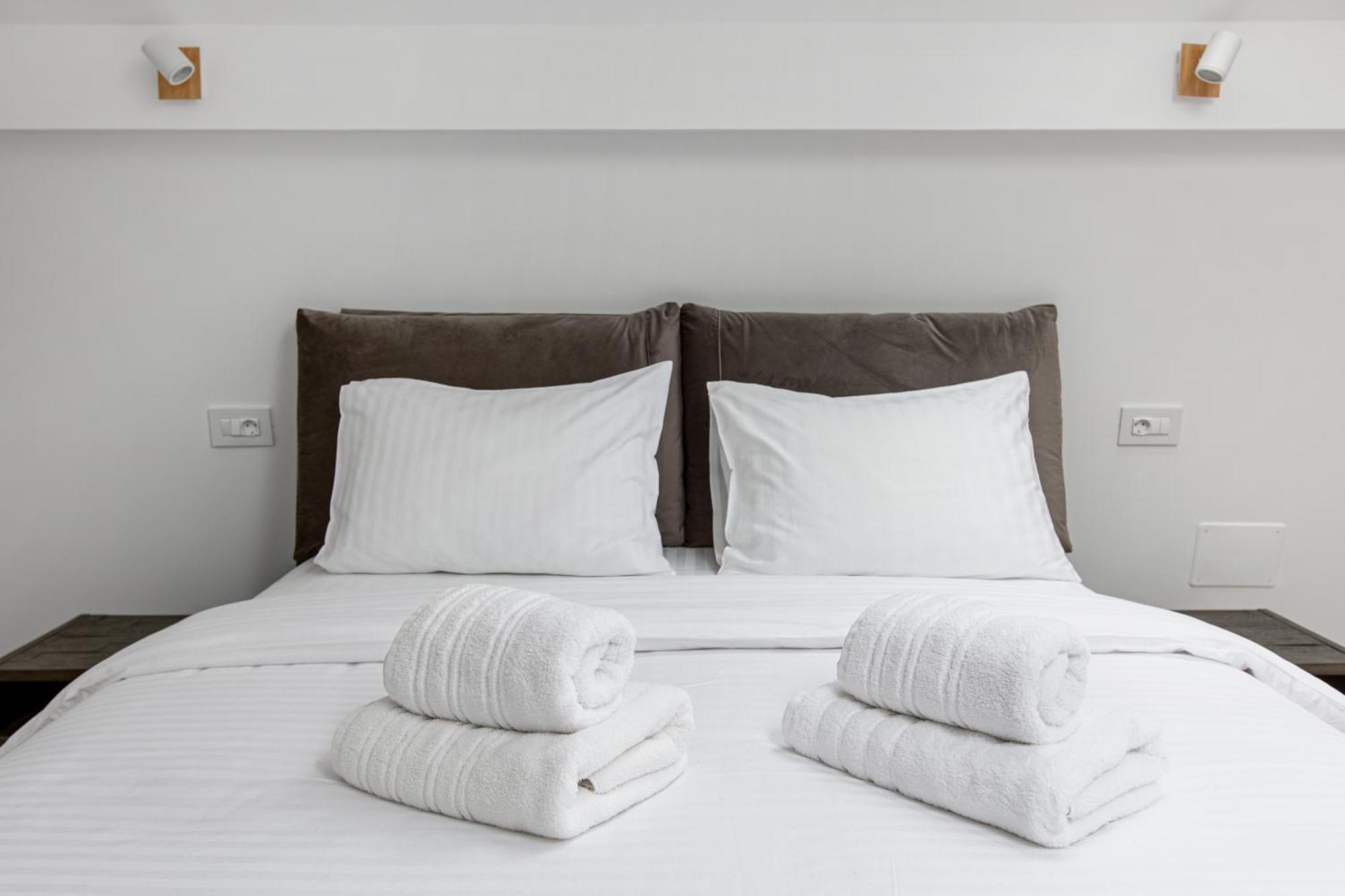 Peak Aparthotel - Old Town - By Cityhost Brasov Ngoại thất bức ảnh