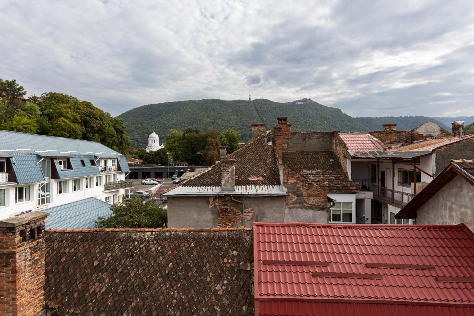 Peak Aparthotel - Old Town - By Cityhost Brasov Ngoại thất bức ảnh