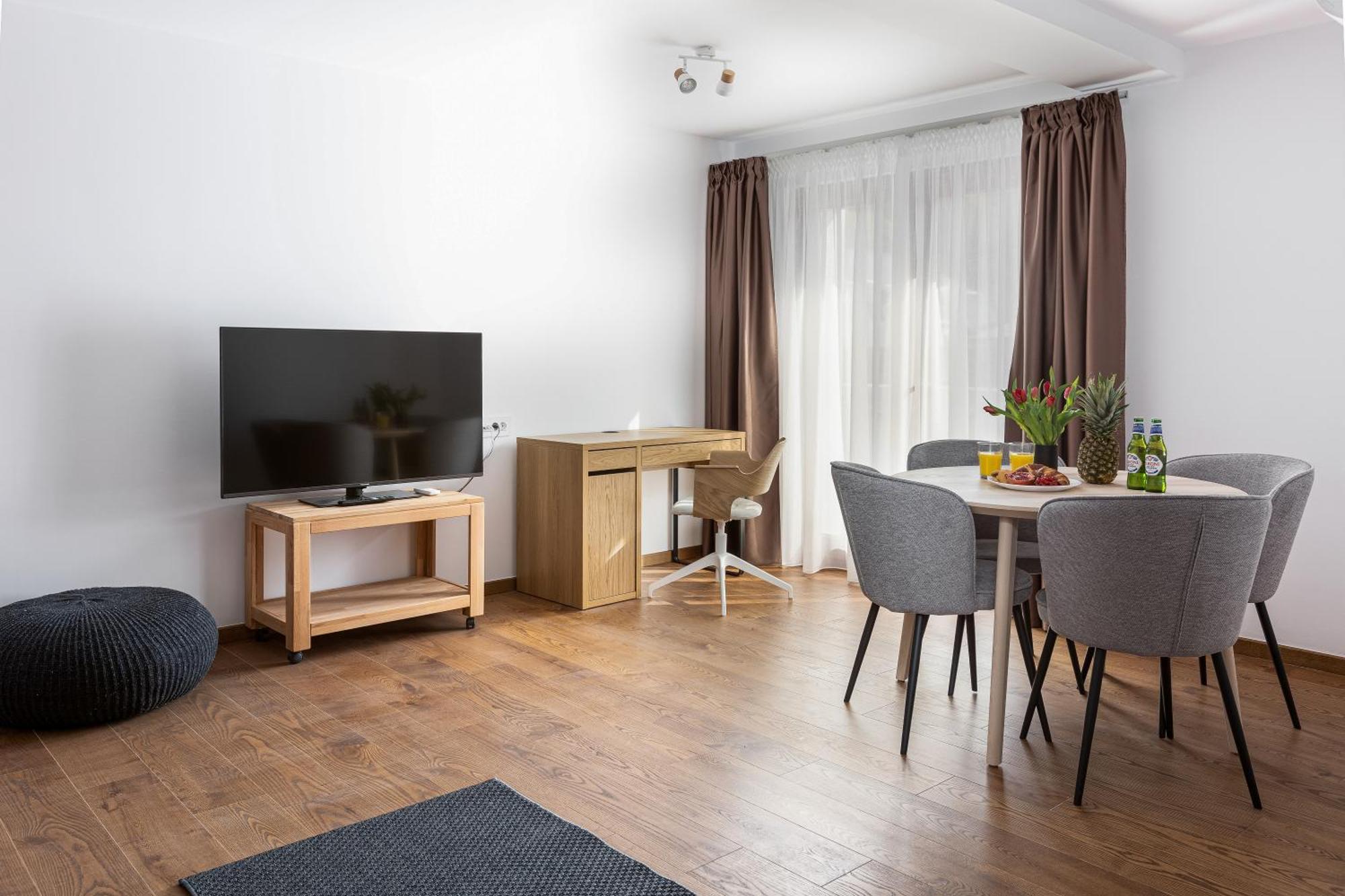 Peak Aparthotel - Old Town - By Cityhost Brasov Ngoại thất bức ảnh