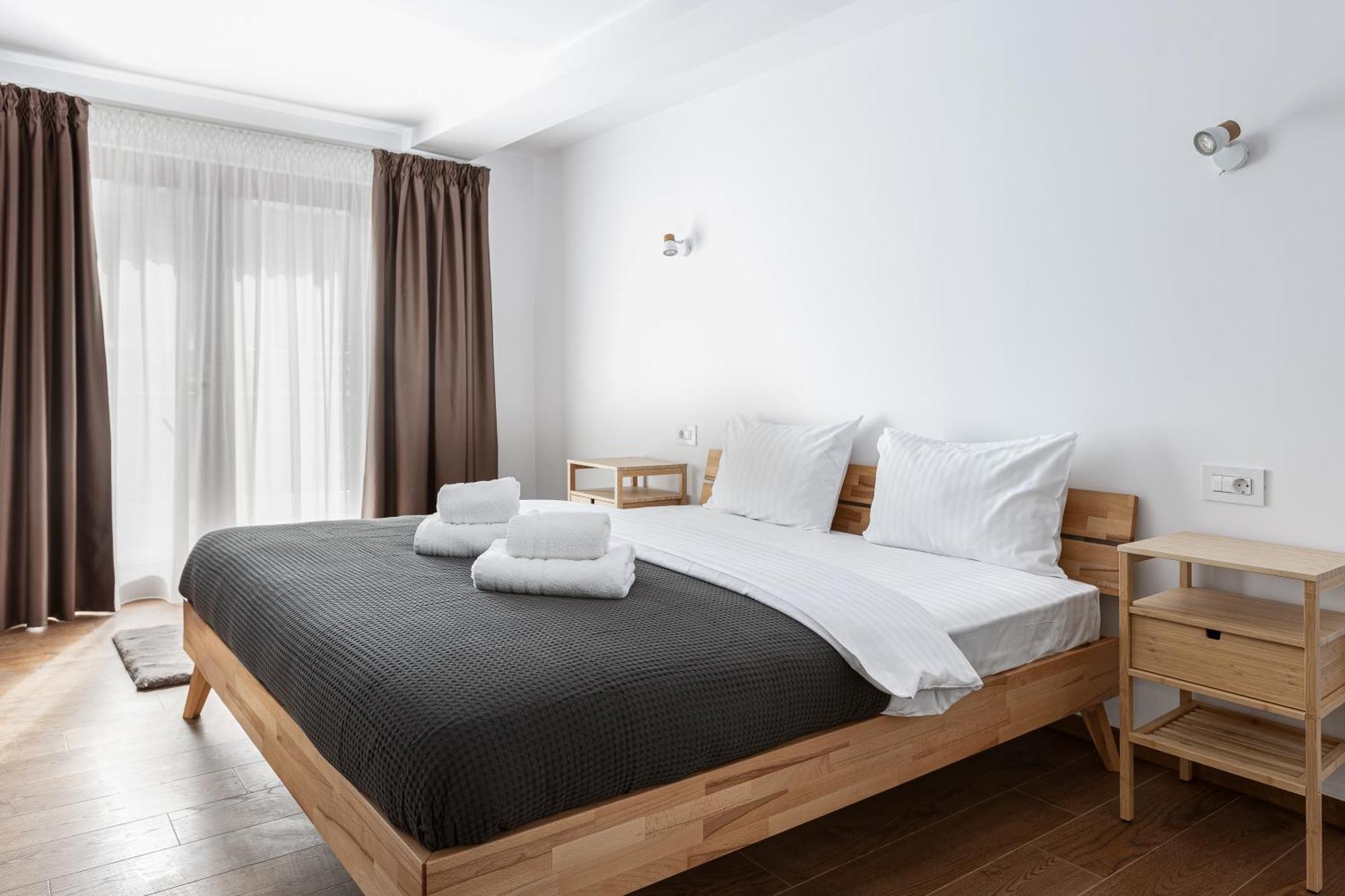 Peak Aparthotel - Old Town - By Cityhost Brasov Ngoại thất bức ảnh