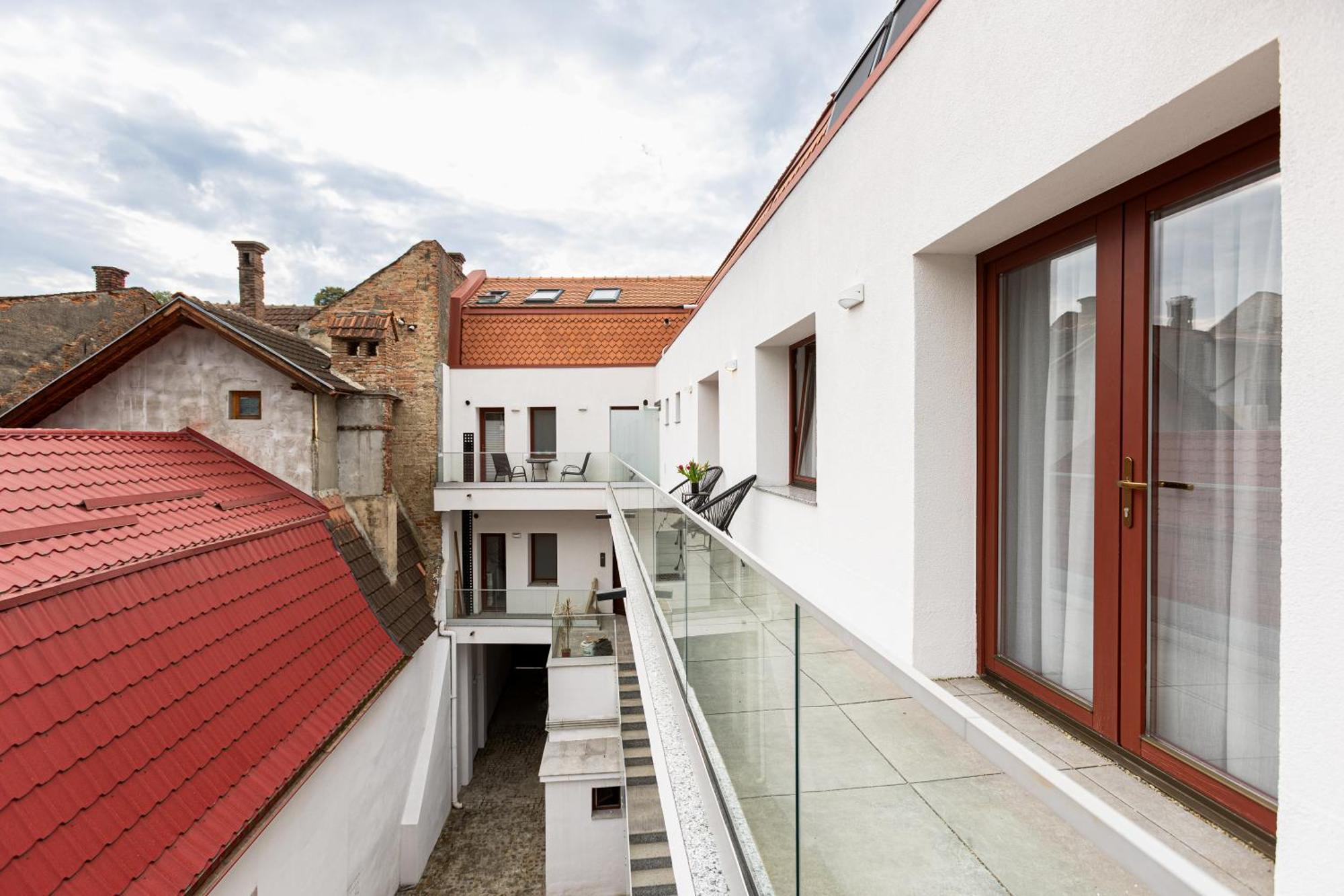 Peak Aparthotel - Old Town - By Cityhost Brasov Ngoại thất bức ảnh