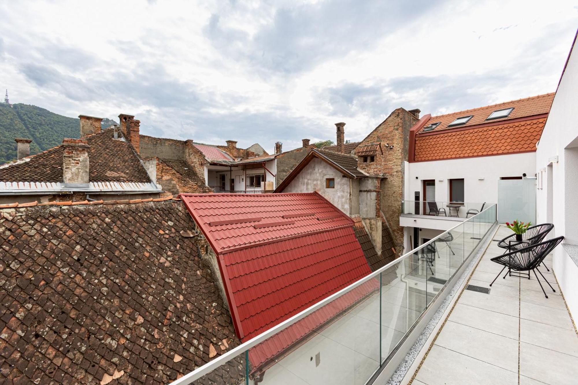 Peak Aparthotel - Old Town - By Cityhost Brasov Ngoại thất bức ảnh